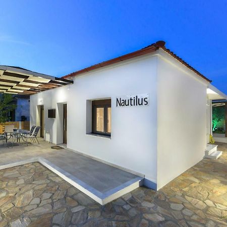 Νautilus Luxury Apartments Ierissos Dış mekan fotoğraf